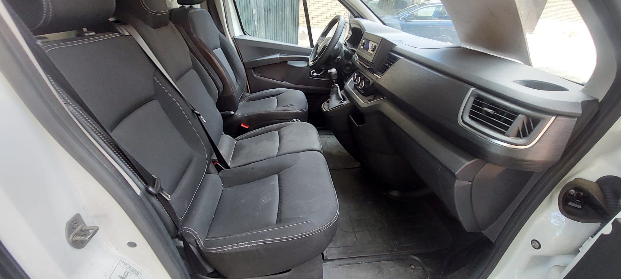 Renault Trafic 2.0 130CV miniatura 7